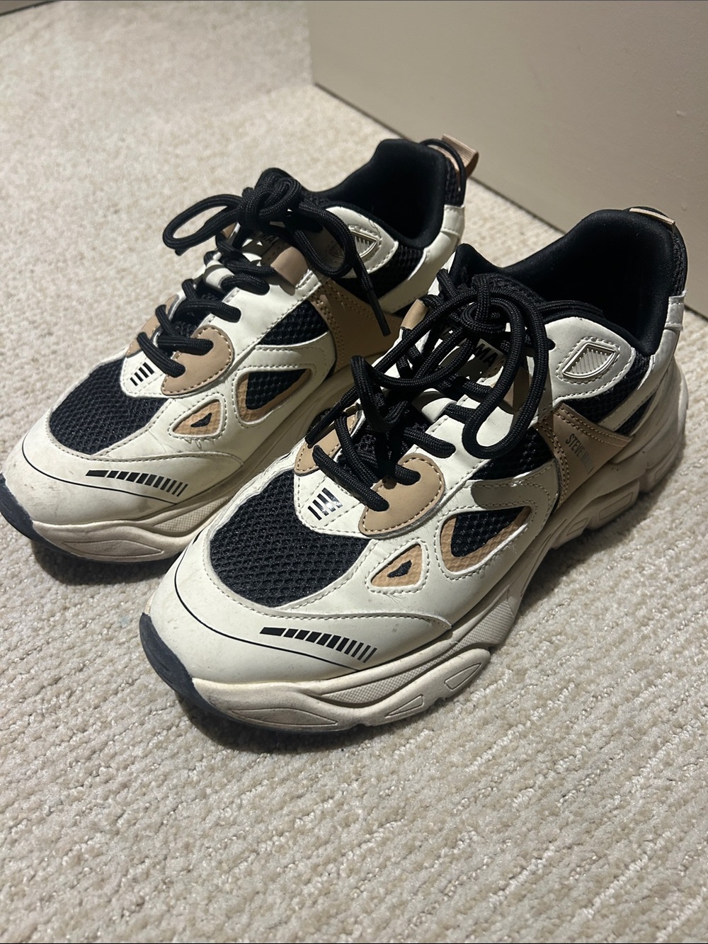 Great condition Steve Madden sneakers